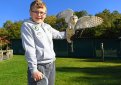 Лечебные совы: пернатые врачи помогли 11-летнему мальчику встать на ноги